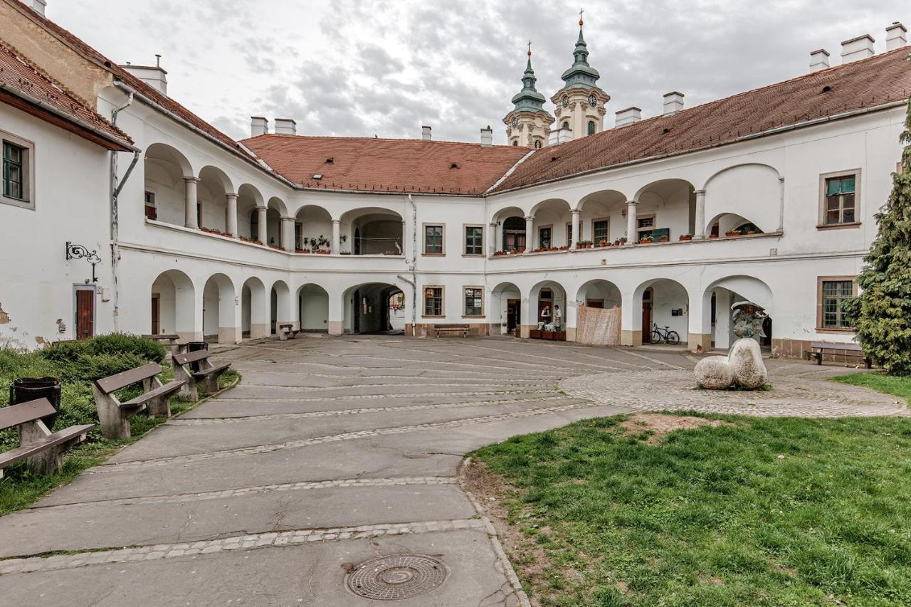 Arany Csillag Apartman Eger Exterior photo